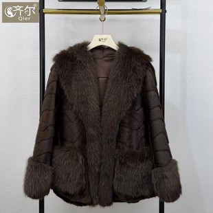 时尚减龄轻熟风皮毛一体外套女2025冬季新款高级感气质保暖上衣