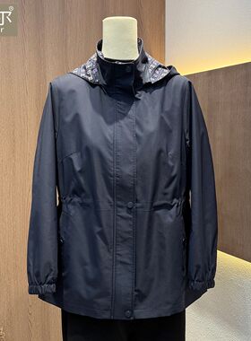 品牌妈妈春装连帽外套洋气大码风衣2026新款中老年女端庄大气上衣