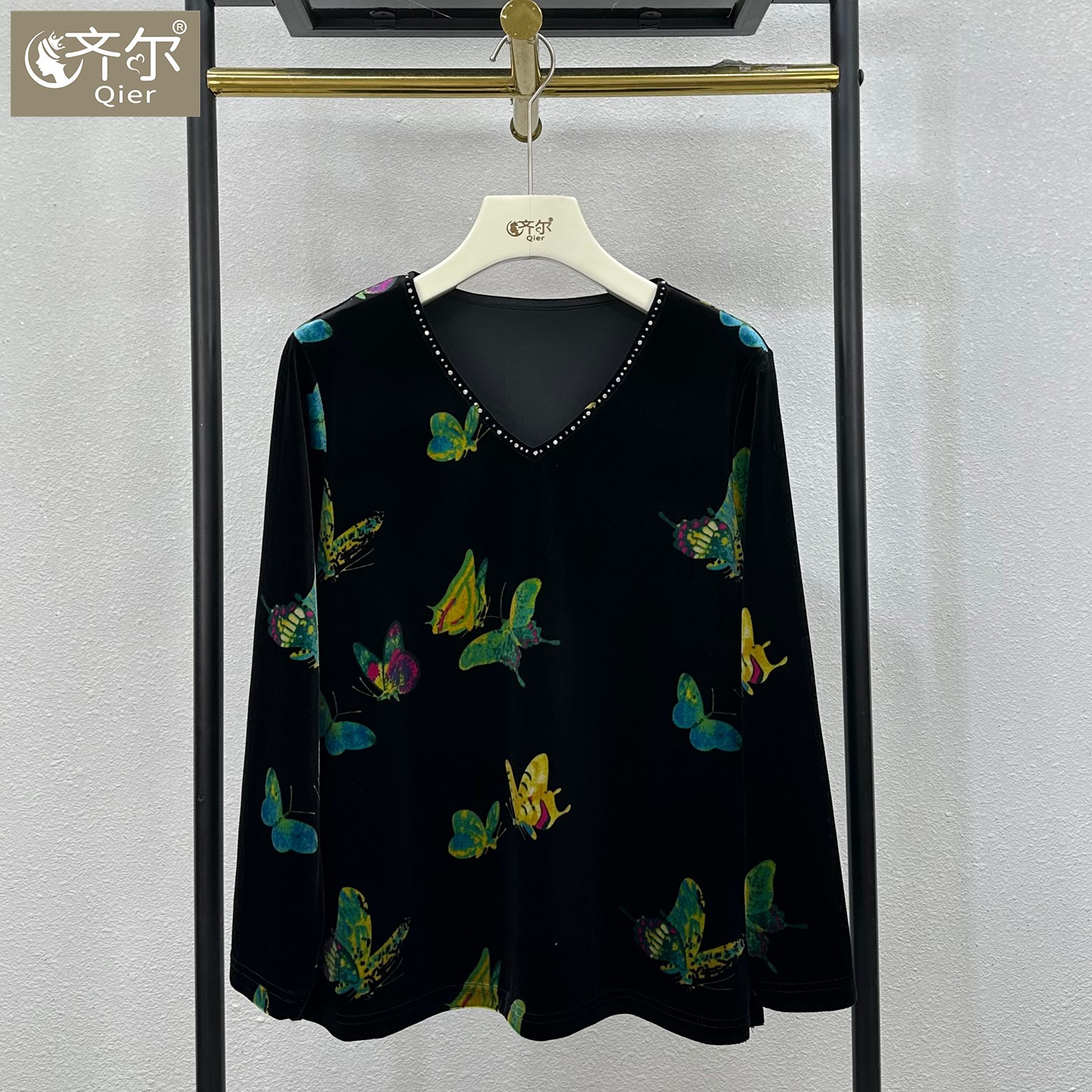 真丝绒上衣女秋季2025新款奢华蝴蝶阔太太宽松遮肉V领妈妈小衫