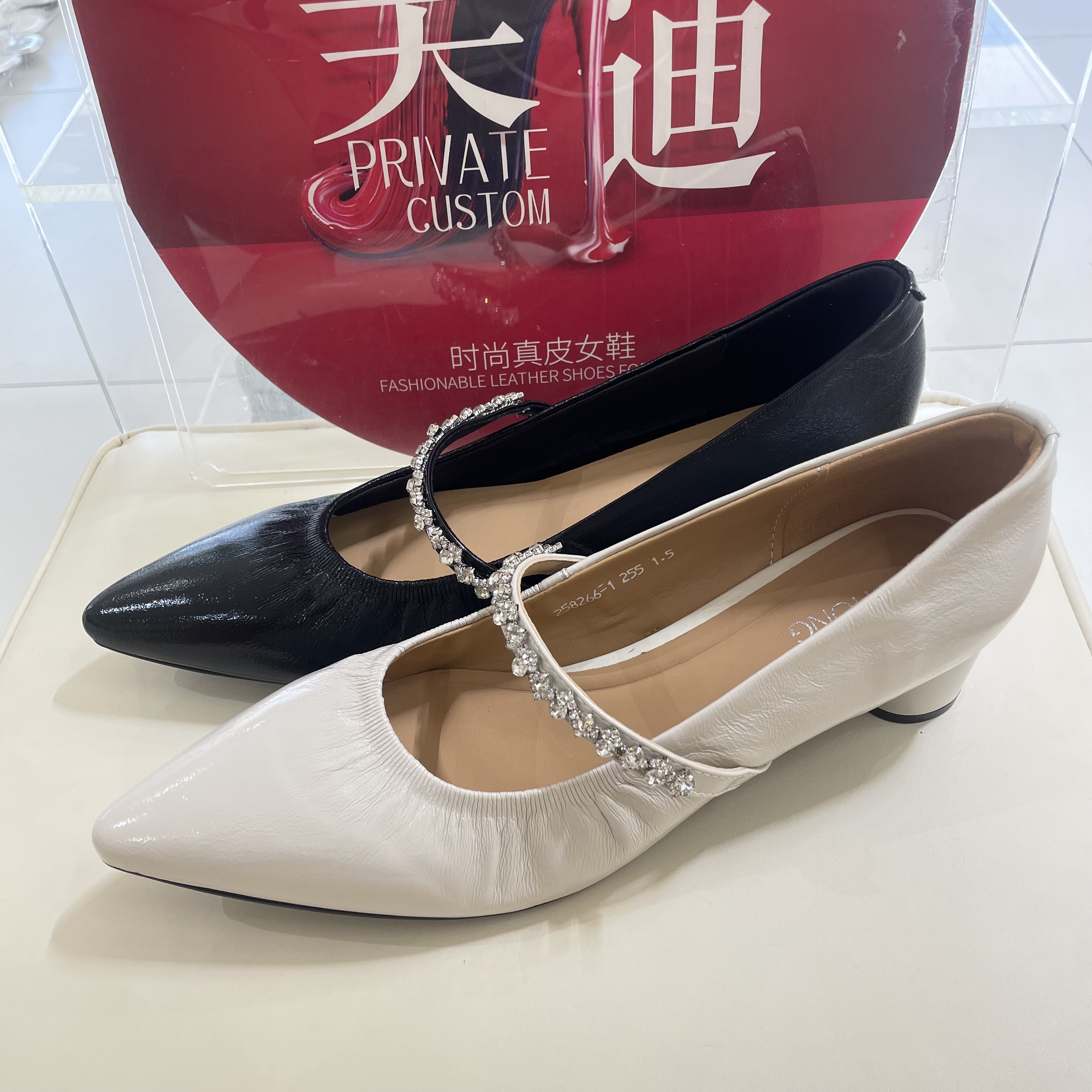足足红2025新款牛皮真皮高跟鞋低跟单鞋休闲鞋加大码女鞋特大号42