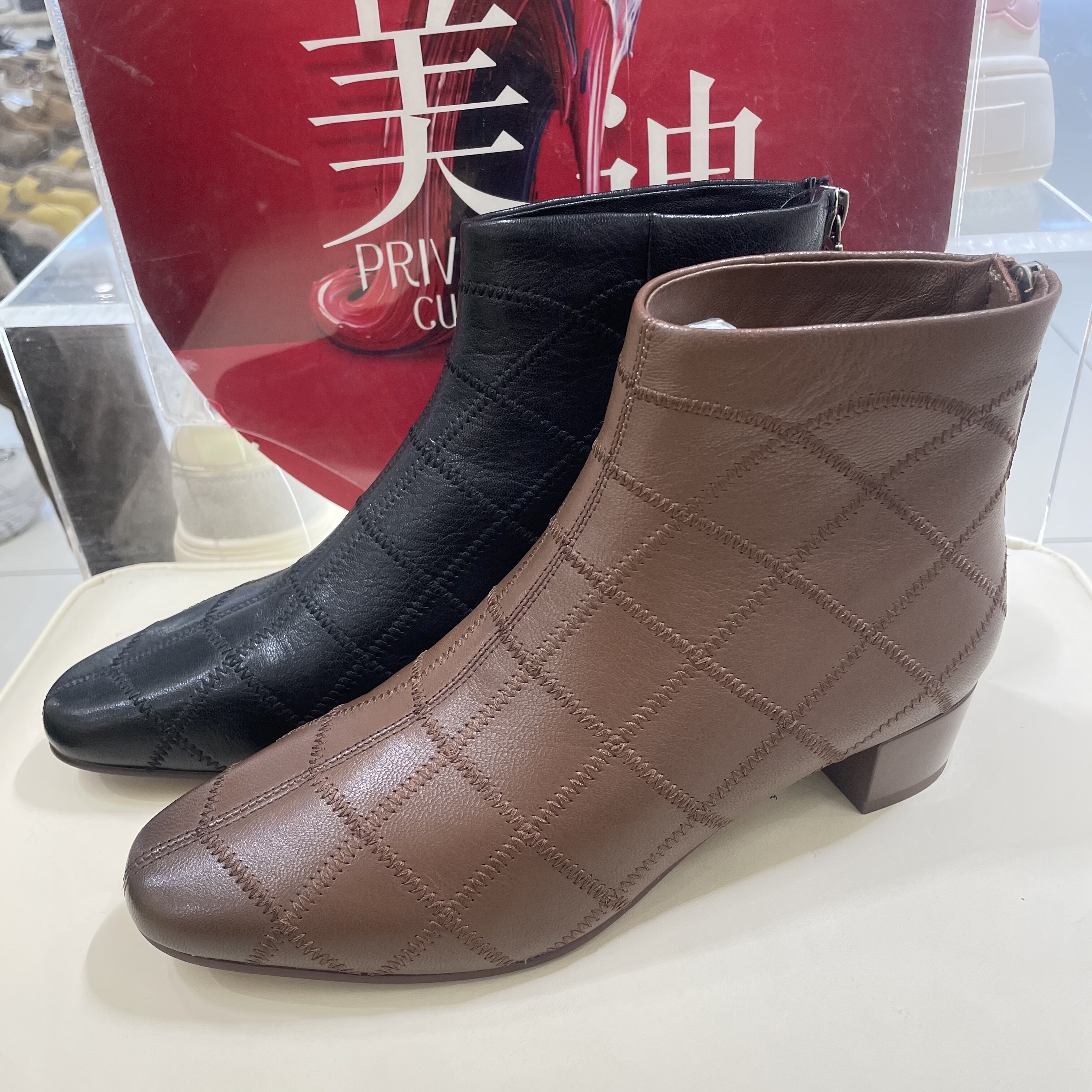 品牌牛皮真皮女鞋2025秋季新款真皮细跟尖头时装靴软皮高跟短靴女