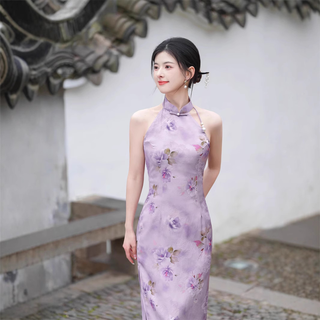 2025新款旗袍改良年轻款挂脖连衣裙无袖新中式少女高级感气质