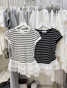 新款 打底衫 黑白条纹大码 短袖 蕾丝拼接上衣 女装 甜美可爱2026年夏季