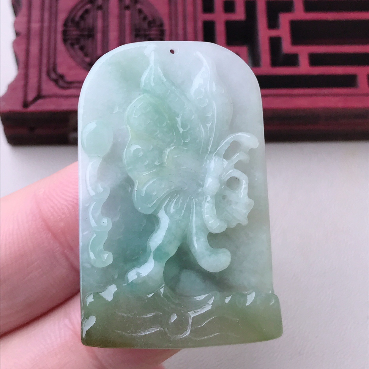 小巧精致工厂直销保真水润精工细雕荣华富贵蝴蝶颈饰吊坠翡翠玉坠