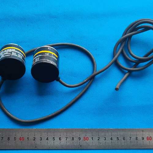 议价欧姆龙100线编码器E6B2-CWZ3E，电压5~12V