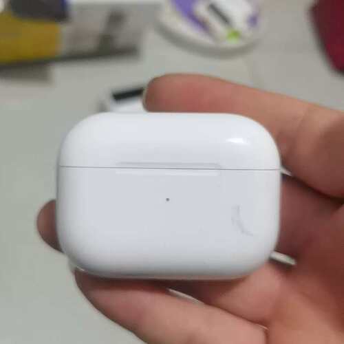 议价AirPods Pro一代充电仓，型号A2190。如图所见，