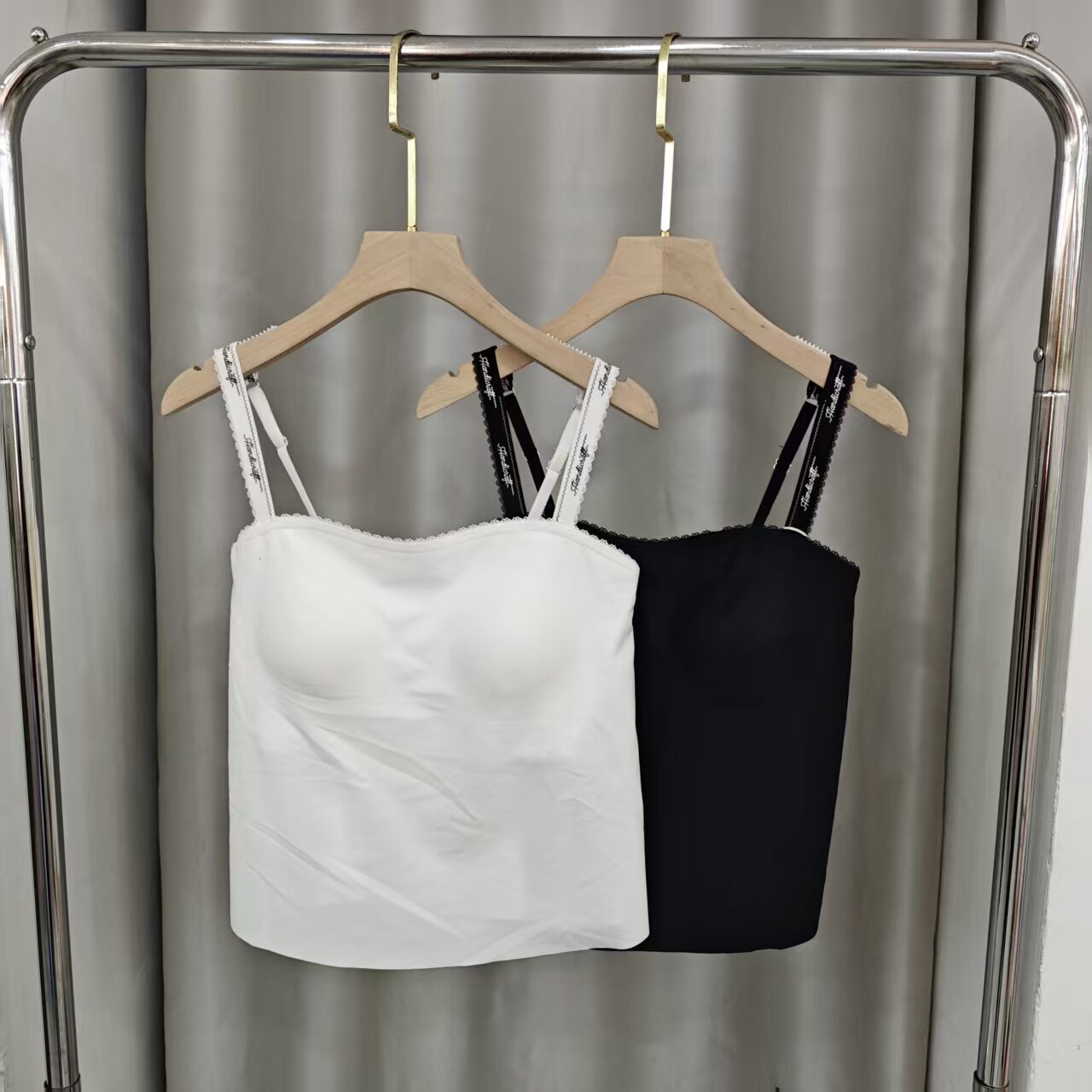 春夏新款女士蕾丝花边细肩带甜美吊带背心带胸垫舒适透气打底上衣