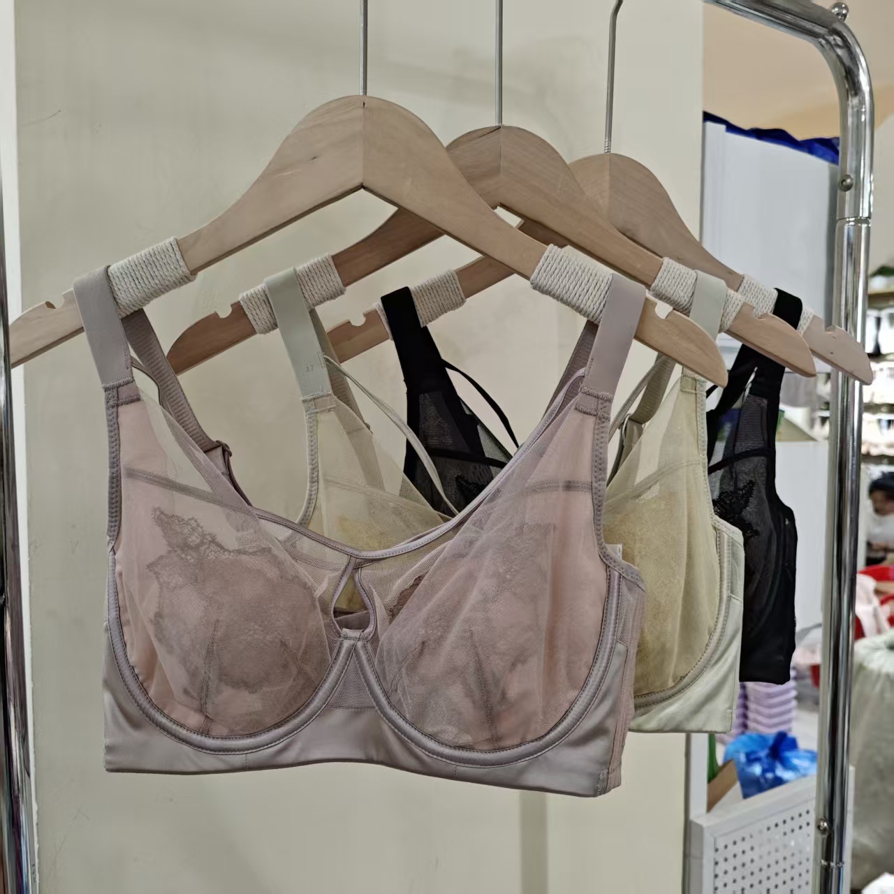 超薄蕾丝网纱性感女内衣大胸显小