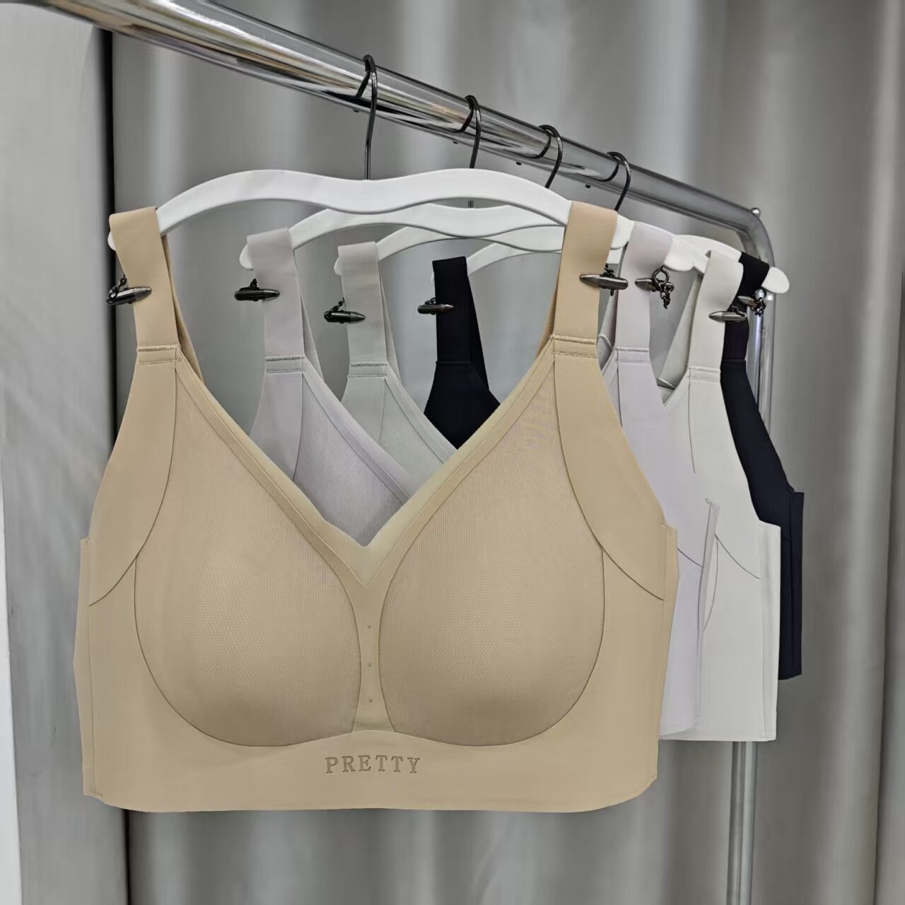 无钢圈聚拢收副乳提拉粉底液文胸