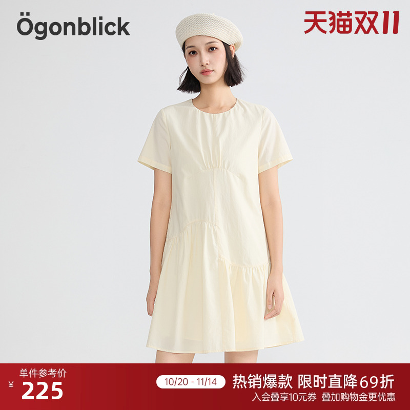 褶皱设计感短款连衣裙