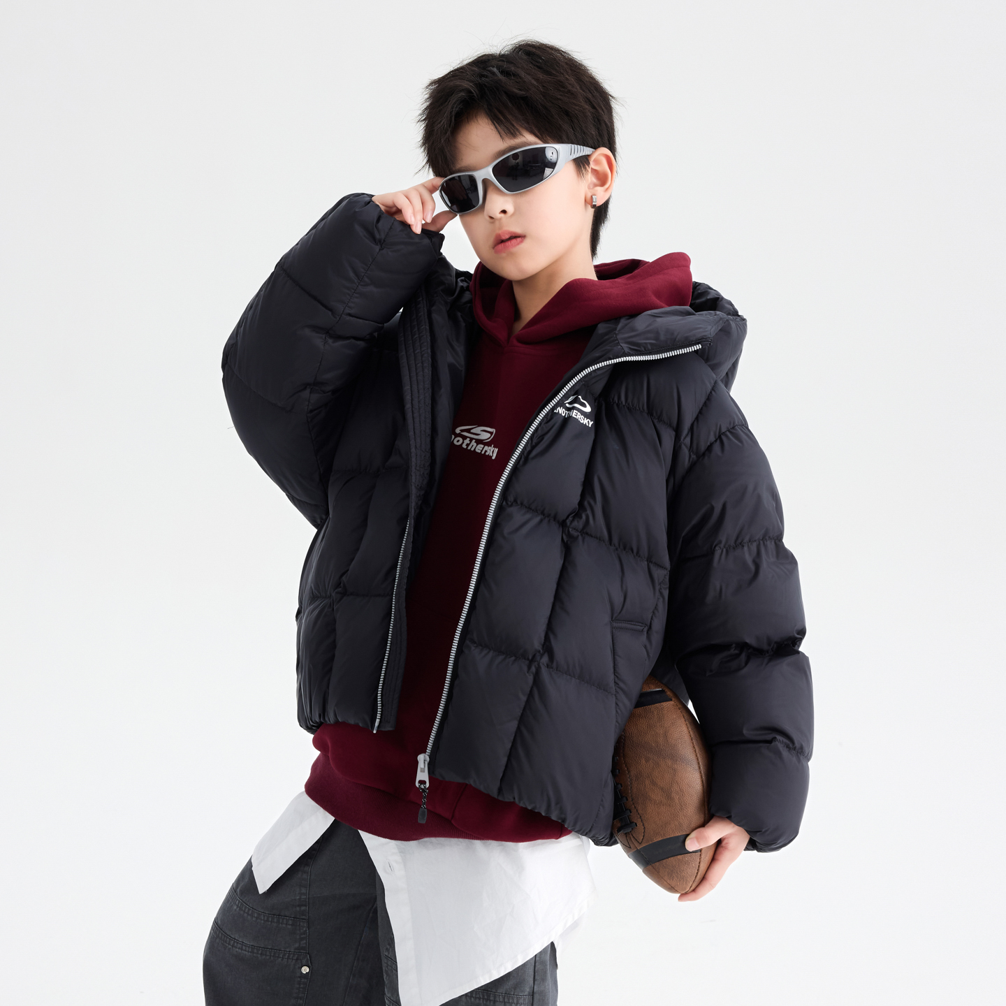 男童短款白鸭绒羽绒服冬季