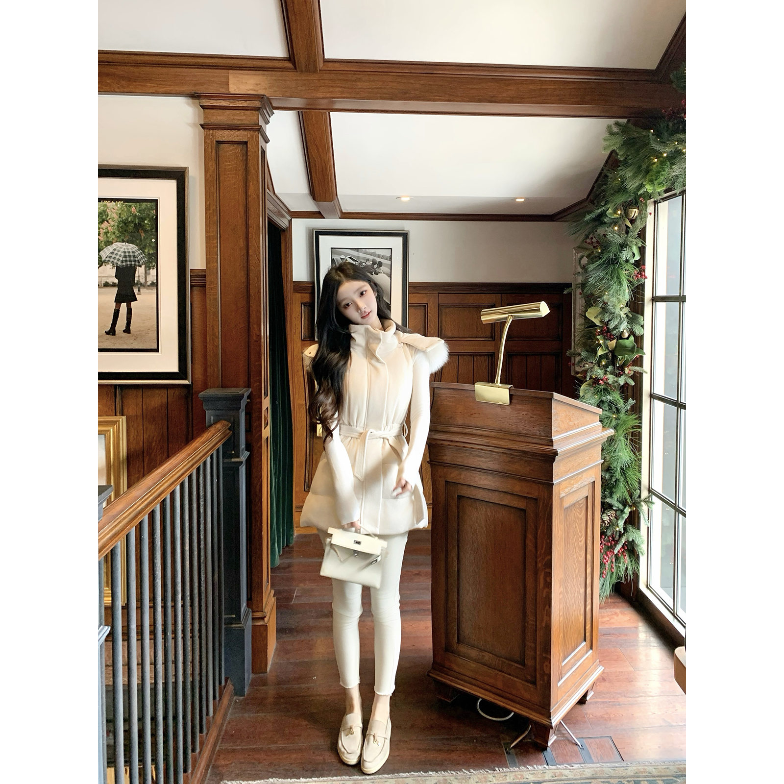 Hotdog热狗很辣杏色蒲绒牛仔裤