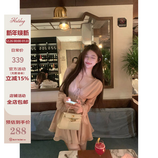 性感V领连衣裙送打底裤 Hotdog 法式 香氛美人 热狗很辣