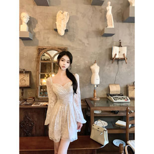 温婉优雅气质白色长袖 月漫花蕾 收腰连衣裙女 热狗很辣 Hotdog