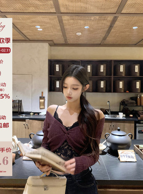 Hotdog 热狗很辣 【视线焦点】黑色蕾丝吊带+小众设计V领针织上衣