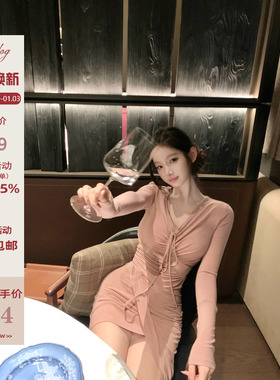 Hotdog 热狗很辣【矜贵韩女】V领褶皱显瘦上衣花瓣包臀半身裙套装