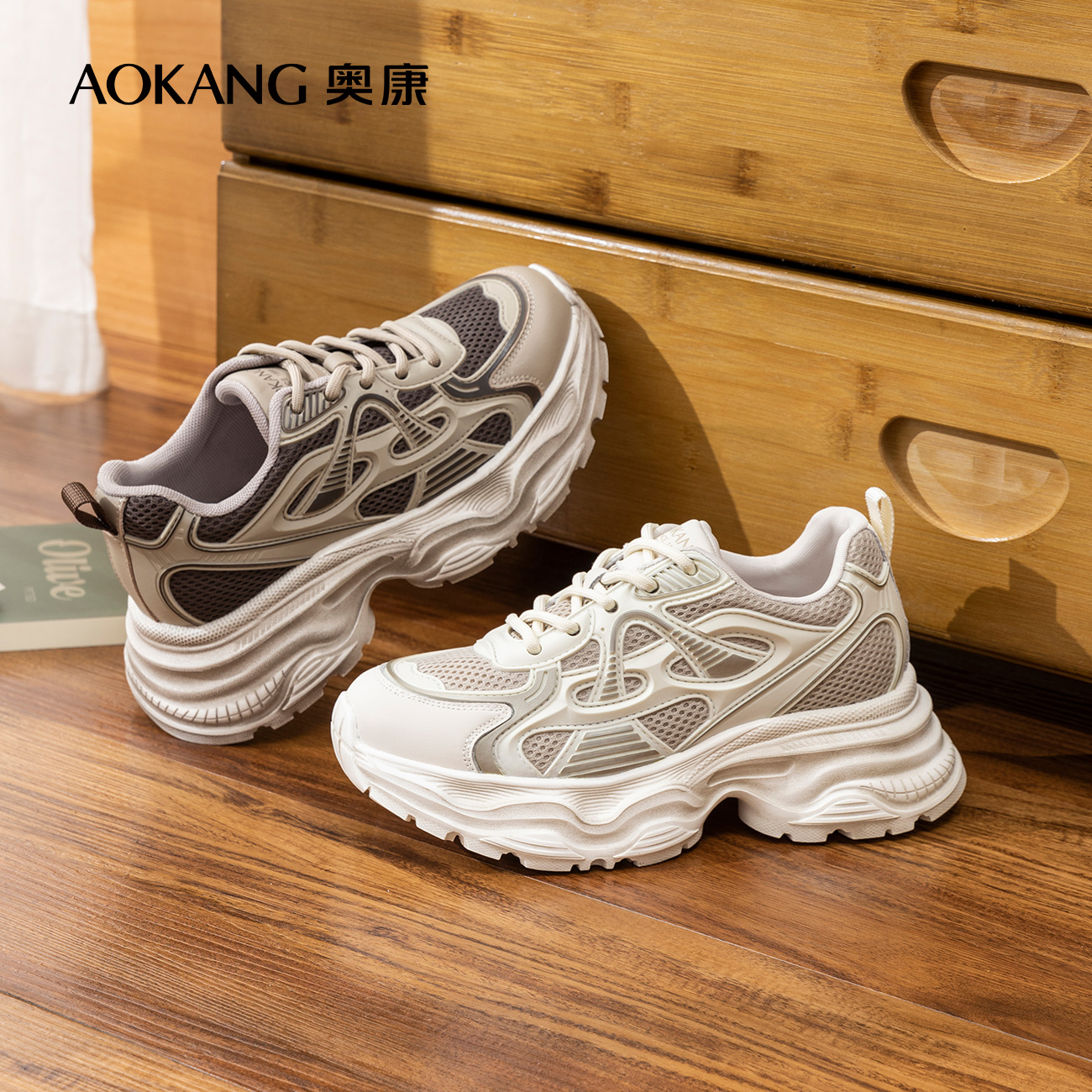 奥康复古网面透气运动休闲鞋