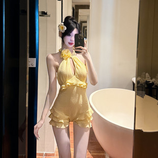 2026新款 泡温泉多巴胺风纯欲挂脖连体泳衣女荷叶边露背性感度假风