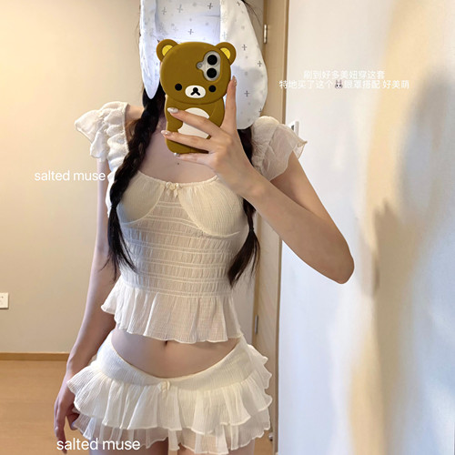 白色纯欲小胸聚拢比基尼泳衣