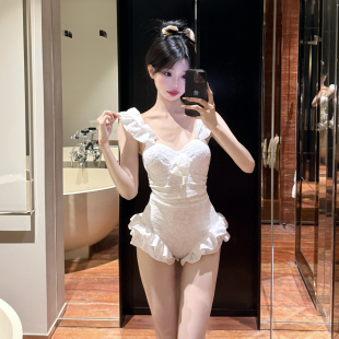 2025新款 白色显白连体泳衣女夏小胸聚拢遮肉显瘦甜美学生海岛度假