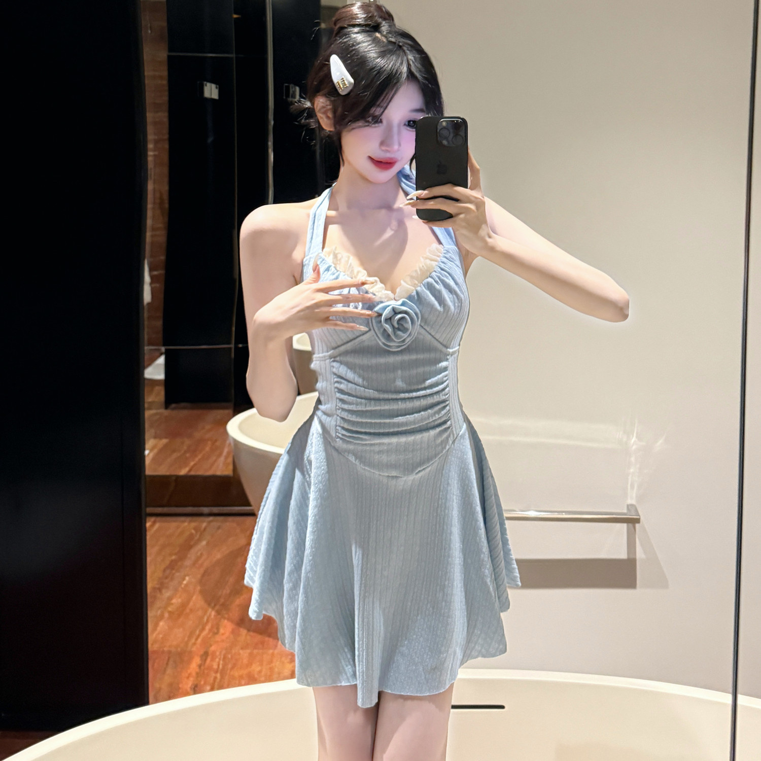 绝美法式连体裙式泳衣女纯欲小胸遮肉性感挂脖V领高级感保守温泉