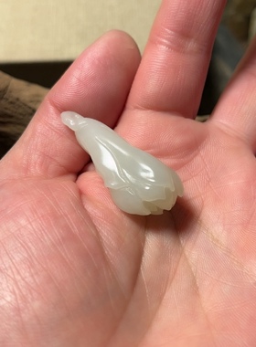 来料加工和田玉籽料兰花吊坠