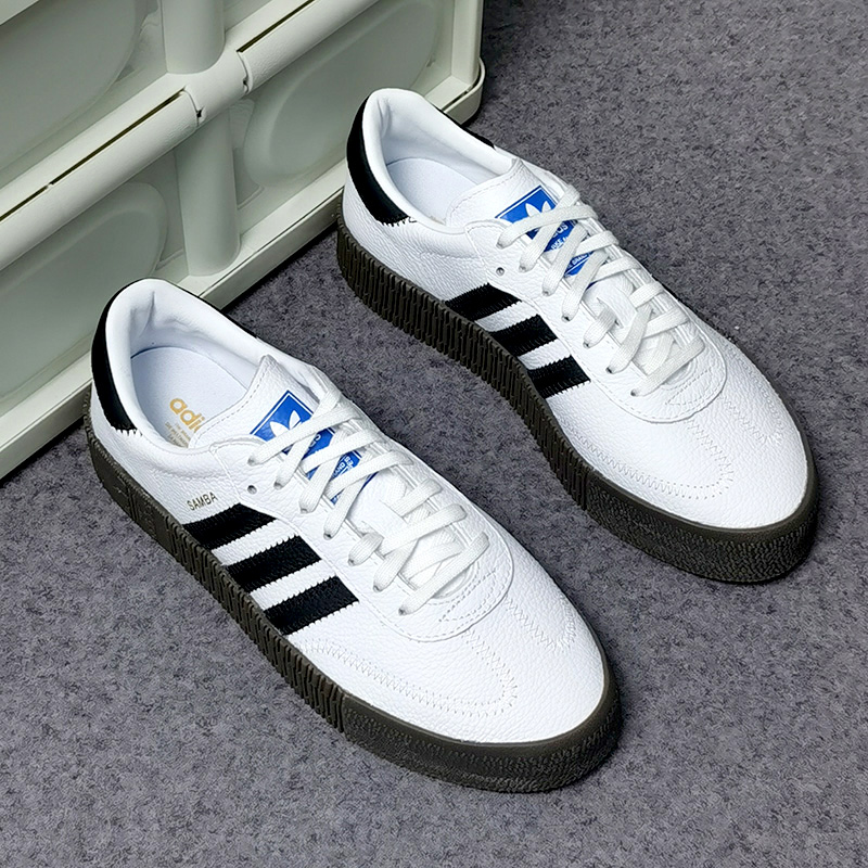 阿迪达斯正品新款女子经典运动鞋