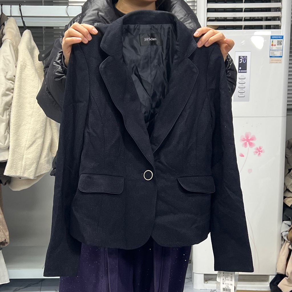 180，j I LL.S c h e n    西装外套，9码