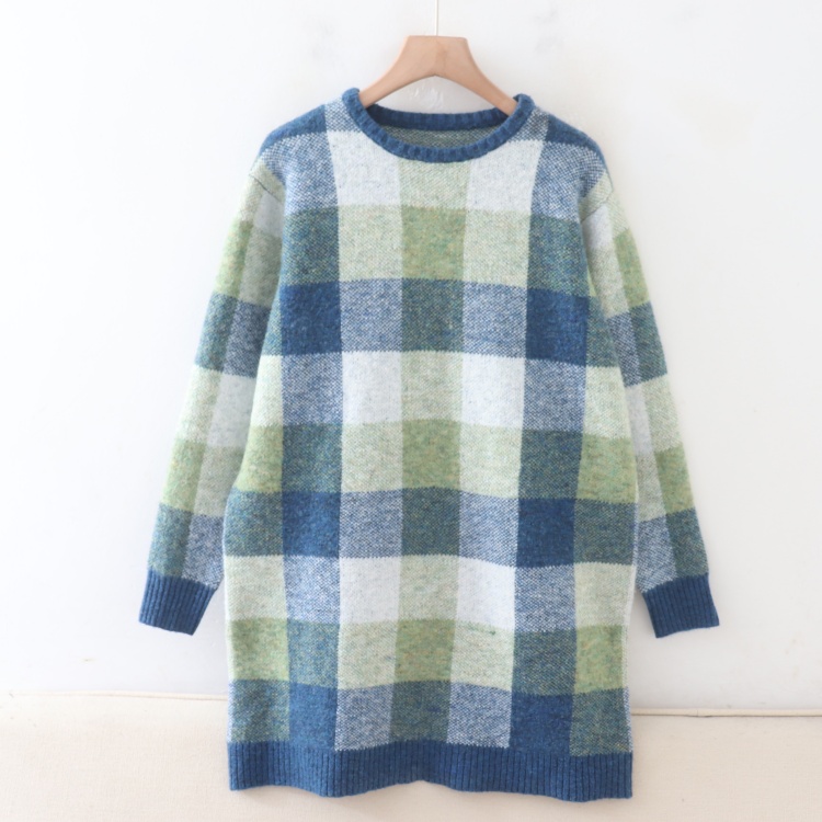 D02010秋冬新款客供料圆领套头宽松保暖女通勤休闲格子中长款毛衣