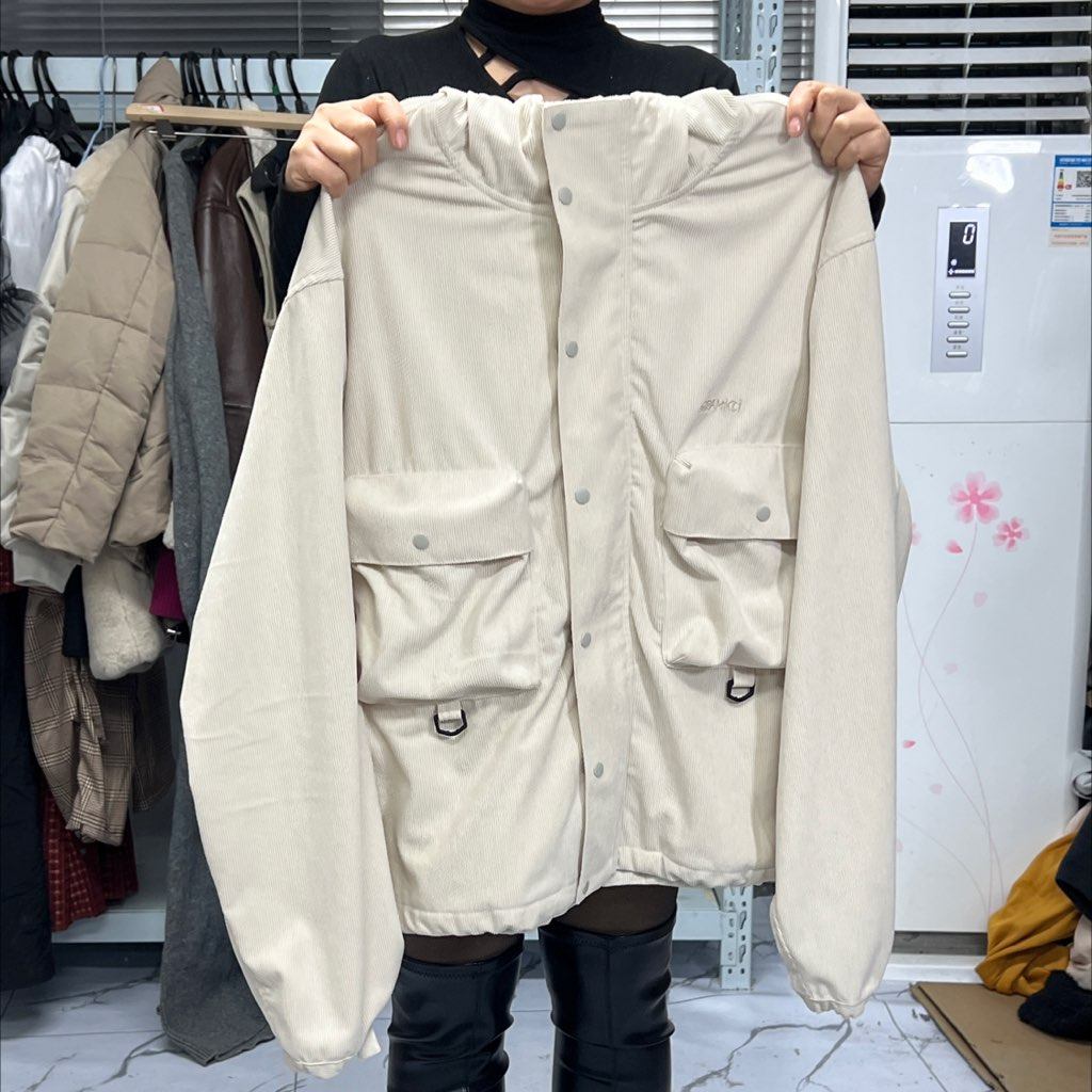 327，32800日元 米白色 小野人连帽外套