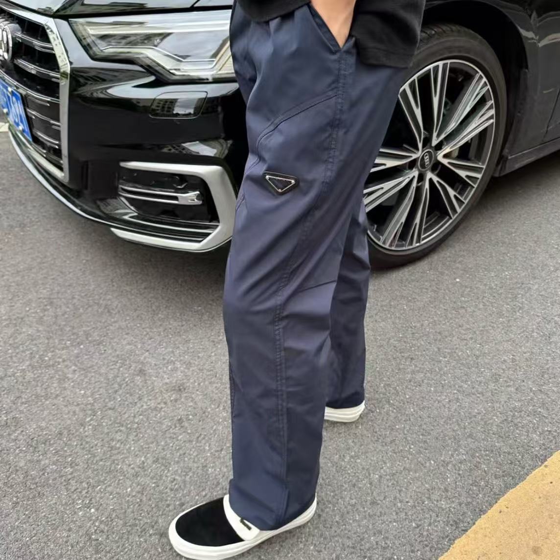 新款潮牌三角标休闲弯刀裤