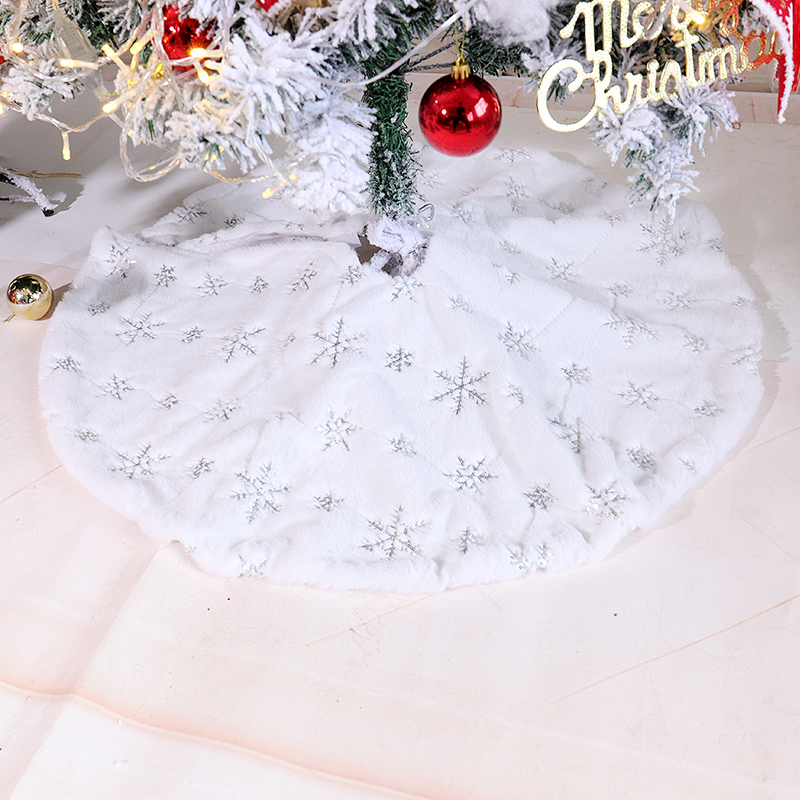 白色雪花毛绒垫布遮圣诞树脚