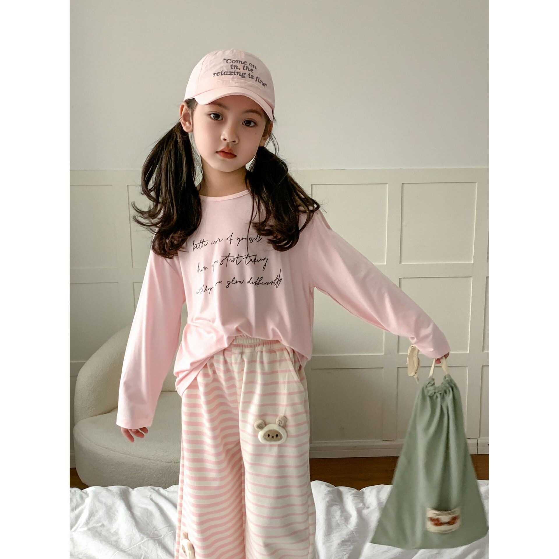 童T恤2024春女童宽松长袖t恤衫中大童多色棉t上衣儿童字母打底衫