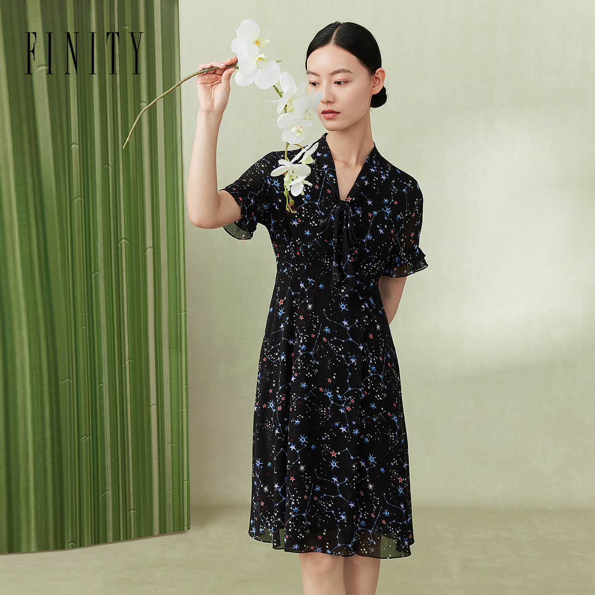 FINITY菲妮迪连衣裙2024夏V领荷叶袖黑色印花短袖设计感裙子女