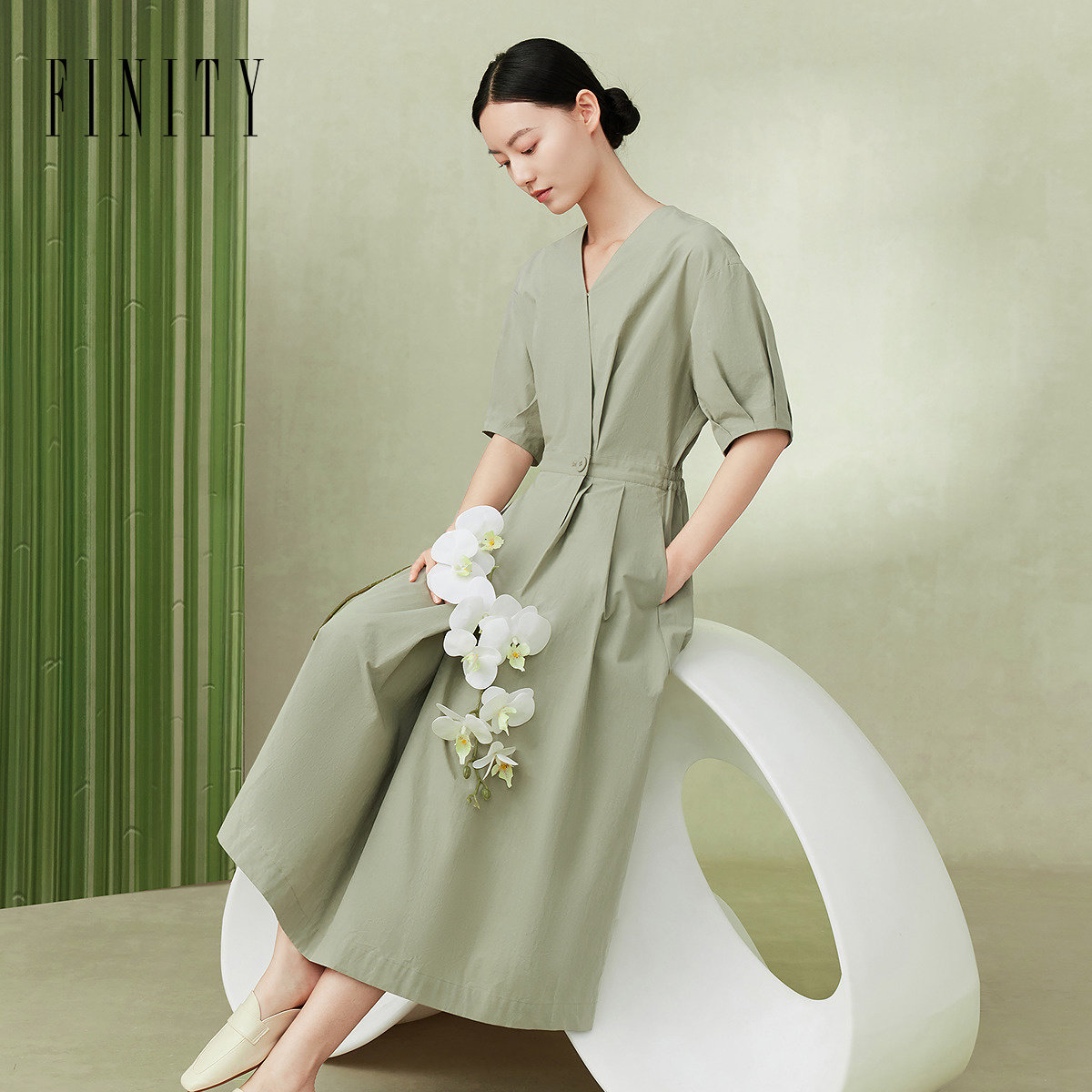 FINITY菲妮迪品牌连衣裙2024夏季设计感V领收腰显瘦别致裙子女