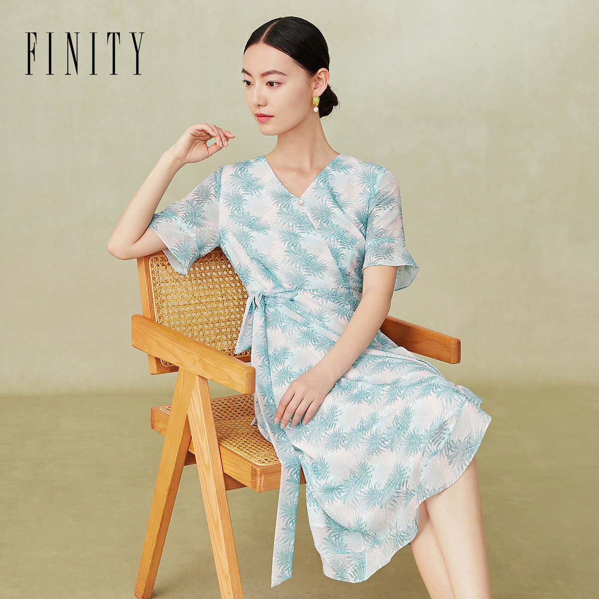 FINITY菲妮迪连衣裙2024夏季简约度假风百搭系带印花裙子女