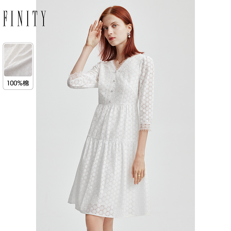 菲妮迪连衣裙2024秋季 白色镂空设计感V领名媛风纯棉裙子女