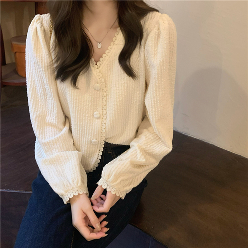 Real price ~ Korean version gas V-neck lace sweet and versatile, unique texture small shirt~