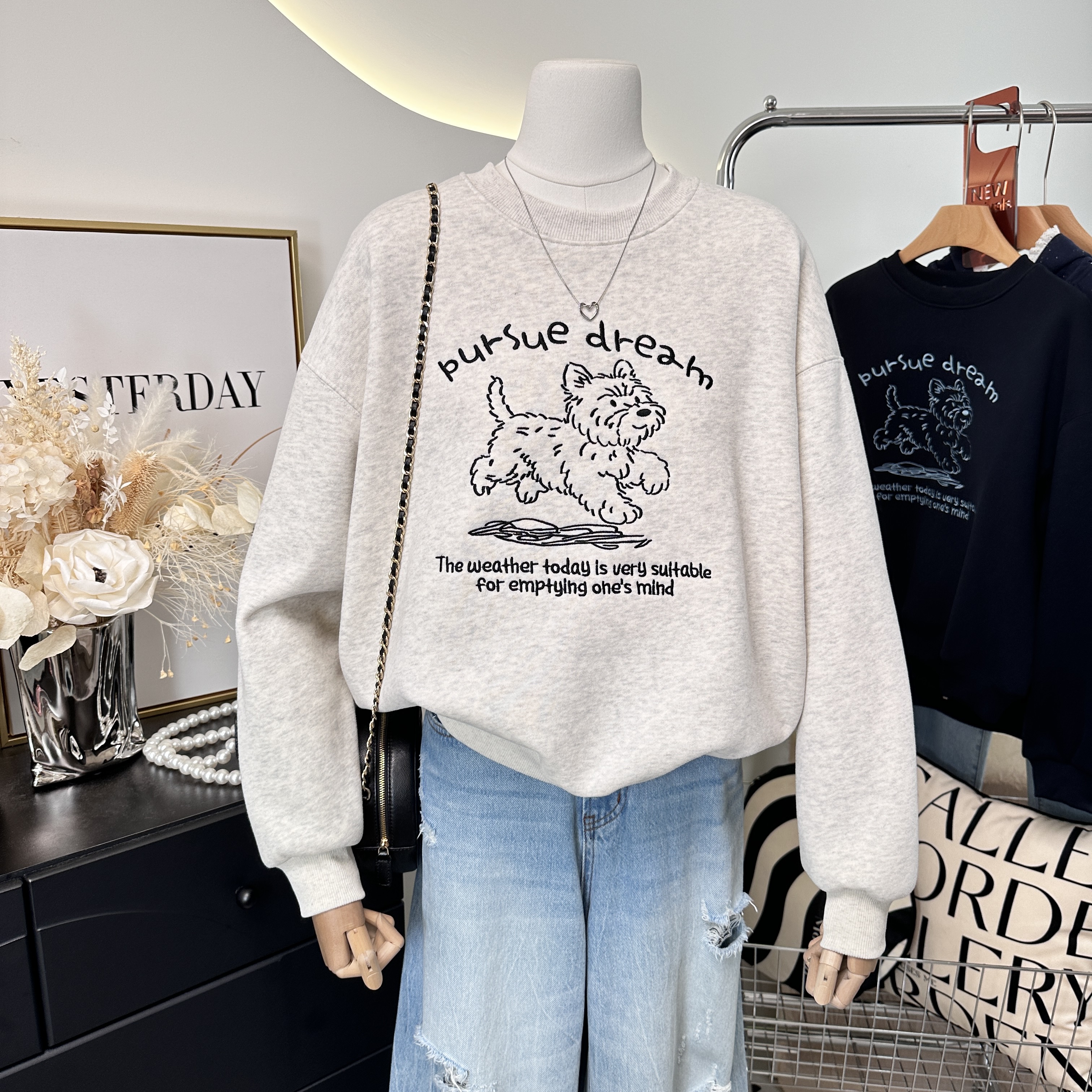 冬季2025新款韩系时尚奔跑小狗刺绣宽松加绒加厚卫衣女短款小个子