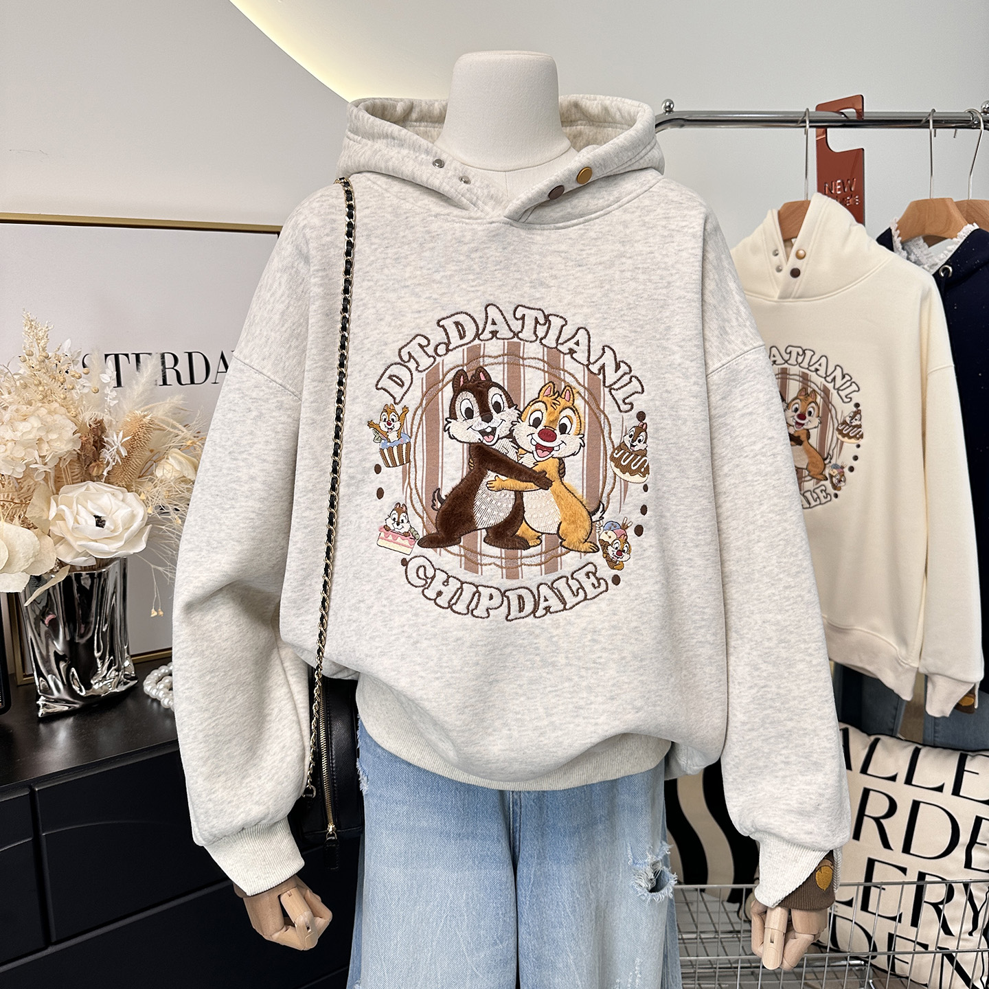 自留推荐~重工刺绣卡通图案双袖设计感宽松连帽加绒加厚卫衣女冬