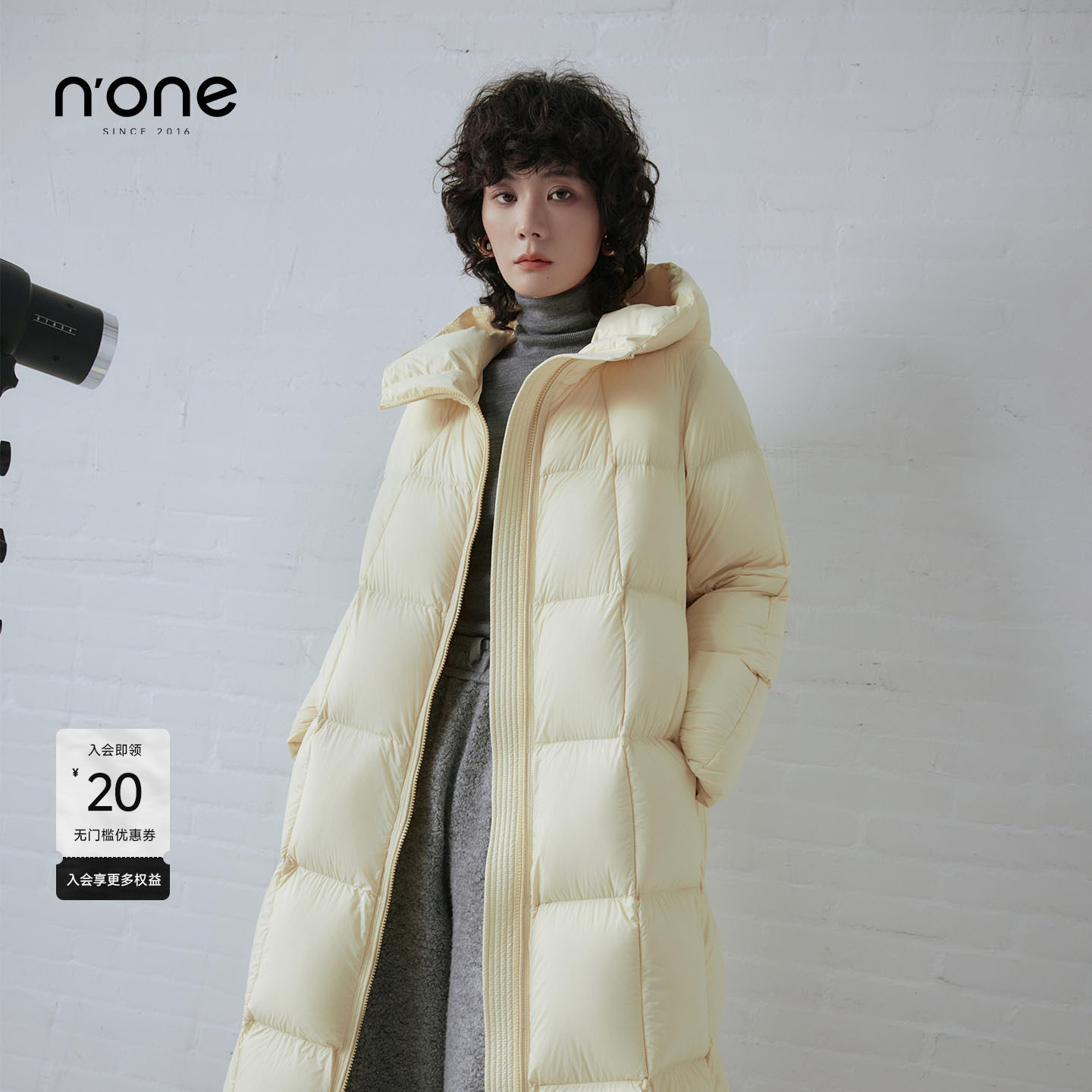 none中长款轻盈连帽羽绒服