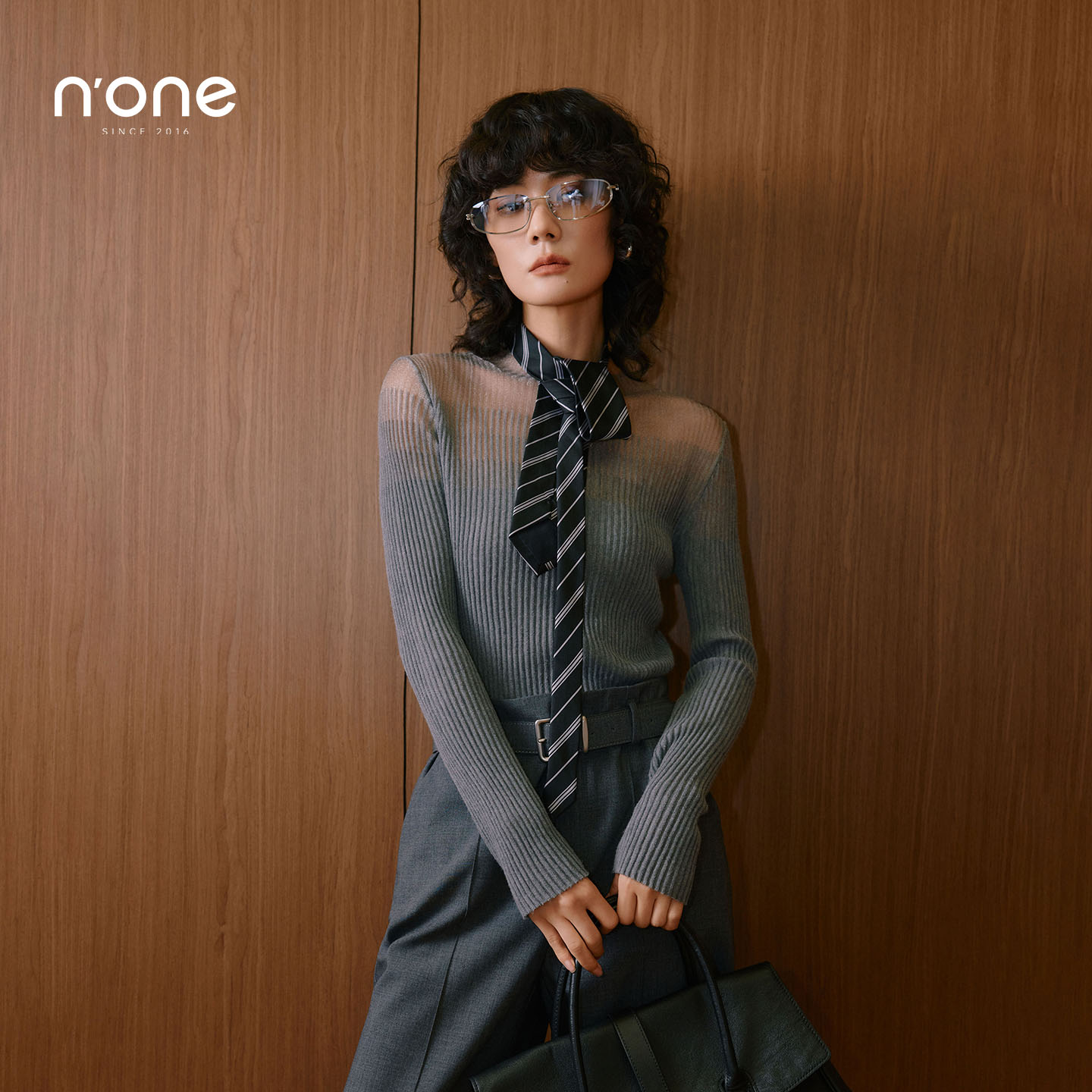 none时髦百搭渐变色坑条纹毛衣图片