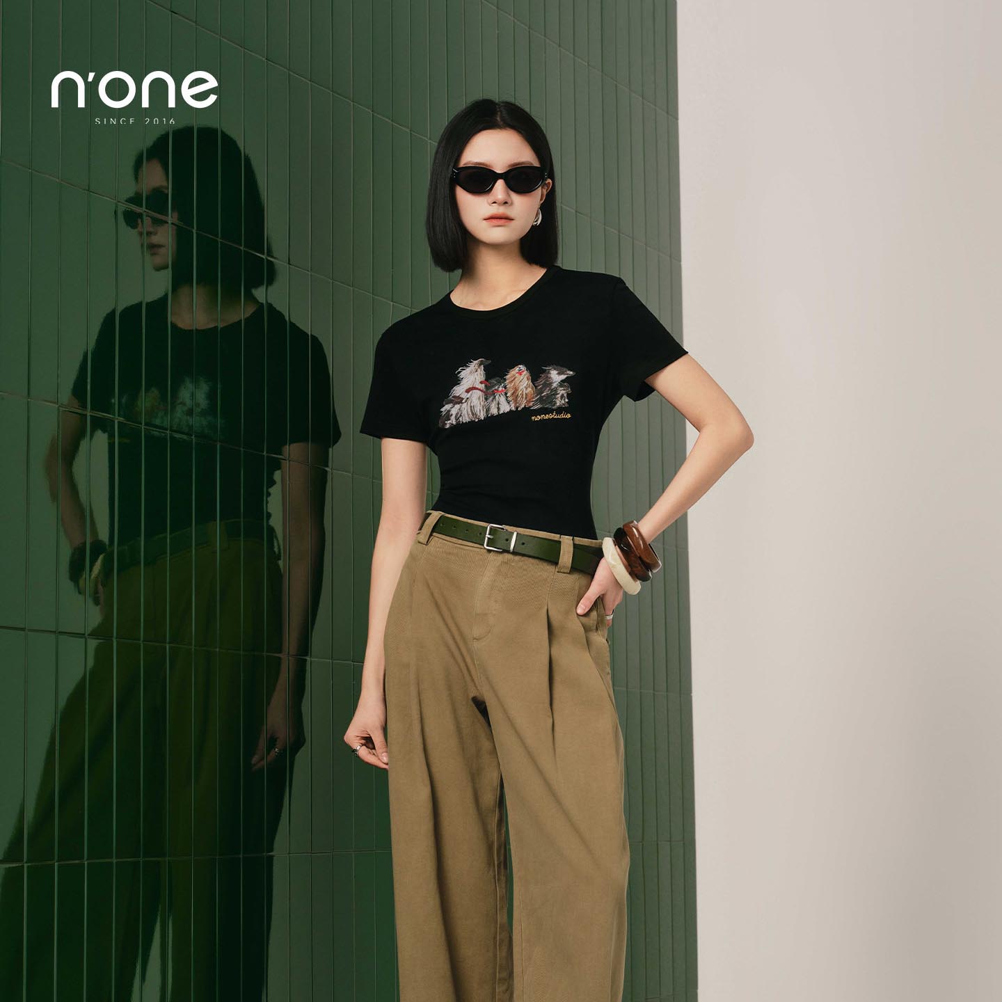 none小狗印花修身显瘦短袖T恤图片