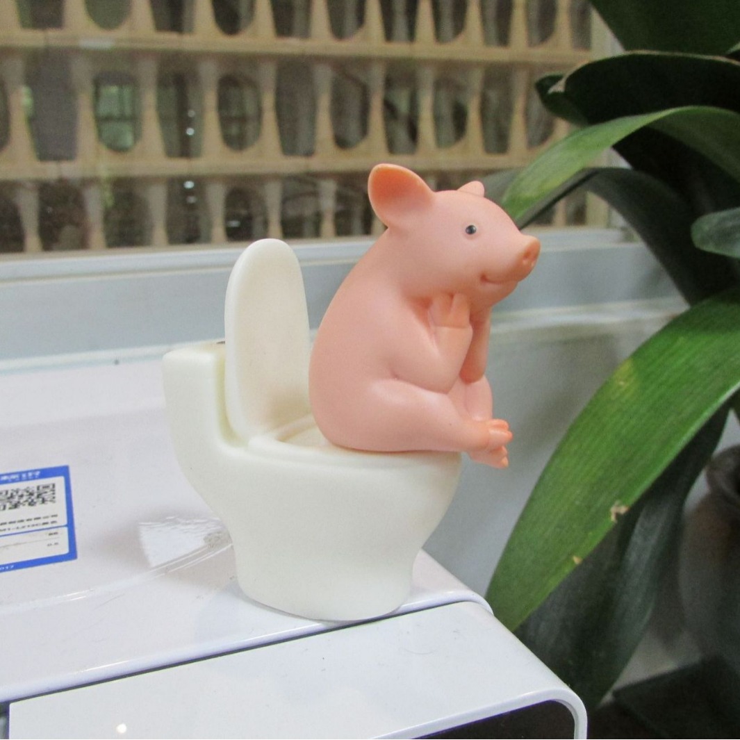 卫生间装饰品小摆件创意可爱搪胶马桶小猪上厕所家居装饰品动物桌