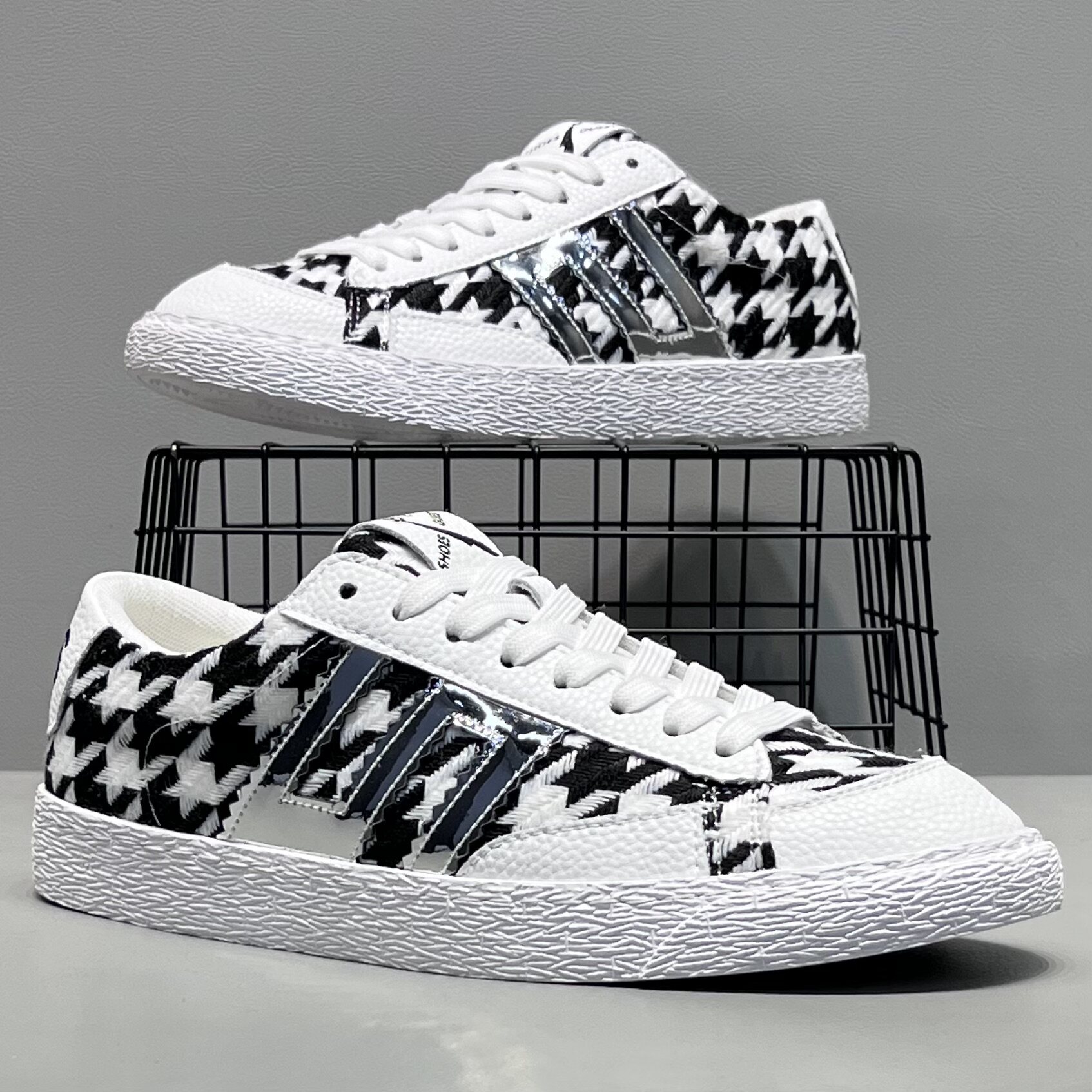 板鞋男2026春季新款低帮男鞋时尚潮流耐穿轻便开车舒适运动休闲鞋