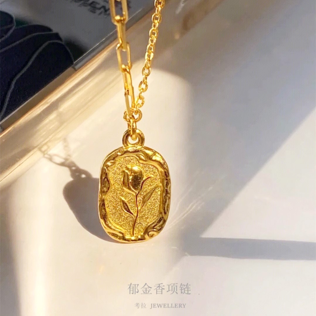 郁金香花牌项链女2026新款复古浪漫时尚轻奢镀金玫瑰花金牌锁骨链