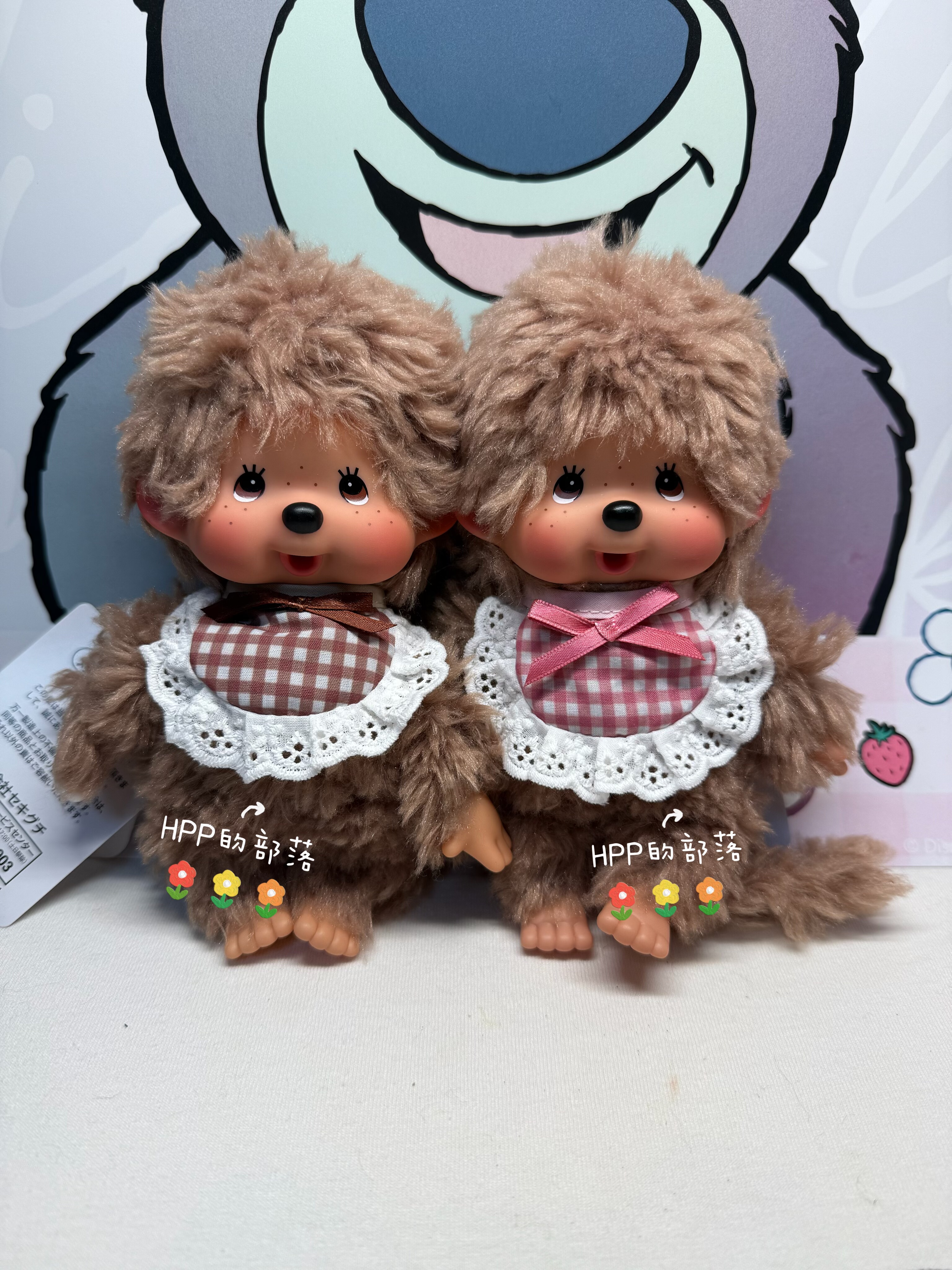 日本正版monchhichi 蒙奇奇 甜棕卷毛 软体 格子围兜 S号 公仔