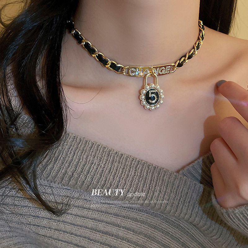 镶钻珍珠数字皮革编织项链韩国东大门时尚复古锁骨链个性气质项饰