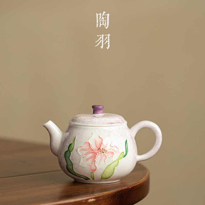 手绘堆雕朦紫百合芬芳德钟壶