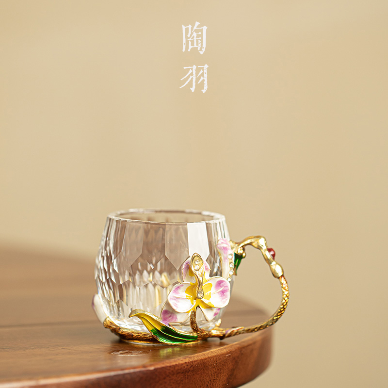 珐琅彩蝶恋花水晶磨切把手杯